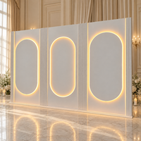 Mur de toile de fond de mariage blanc brillant à 3 panneaux avec découpe en arche rétroéclairée par LED, modulaire, pour les murs de scène de cérémonie d'hôtel