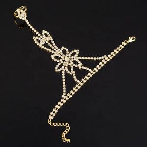 Conjunto de Joyería de Boda Coreana de Aleación de Moda, Brazalete y Anillo Integrados, Cadena Trasera con Pedrería, Fuente Directa de Fábrica, Accesorios para Escenario - Product Image 1