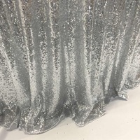 Nappe ronde en paillettes argentées pour banquet de mariage