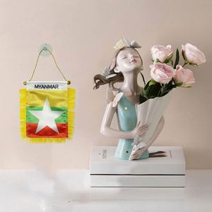 ธงมินิผ้าซาตินพิมพ์ลายดิจิทัลแบบกำหนดเองของเมียนมา พร้อมพู่สีเหลืองสำหรับตกแต่งรถยนต์ - Product Image 2