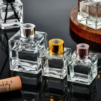 Bouteille diffuseur de parfum en verre transparent carré vide en gros avec bouchon à vis en métal pour aromathérapie et parfum d'ambiance