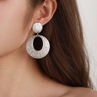 Exclusivité transfrontalière : Nouvelles boucles d'oreilles clips en alliage avec surface texturée, style européen, tendance et polyvalent pour femme
