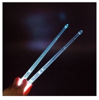 Baguettes de batterie acryliques rechargeables classiques de l'usine 5A baguettes de batterie lumineuses pour enfants 13 couleurs baguettes de batterie LED lumineuses
