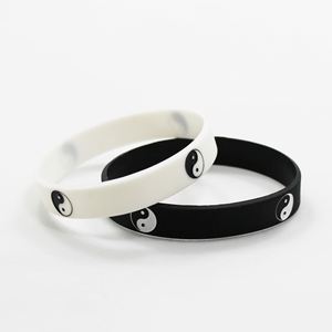 Bracelets promotionnels en silicone personnalisés avec design Tai Chi pour événements d'entreprise et team building, faible MOQ 100 pièces - Product Image 2