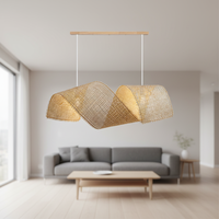 Luminaire suspendu moderne en bambou fait main, écologique, style côtier, avec éléments en rotin et bois, pour la décoration intérieure.