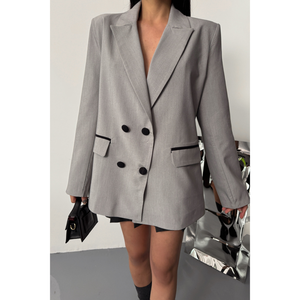 เสื้อแจ็คเก็ตผู้หญิงสีเทา ดีไซน์เนอร์ พร้อมกระดุมและผ้าคลุม - Product Image 6