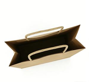 Sacs en papier kraft recyclables marron et blanc avec poignées, design simple, pour boutiques et promotions - Product Image 3