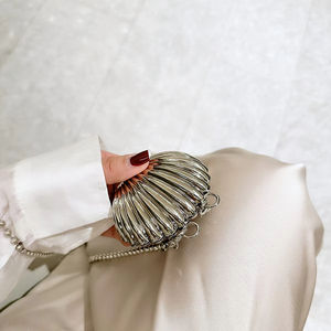 JIOMAY Damen Metallic Umhängetasche Hochwertige Leichte Tasche mit Klappverschluss und Kettendekoration für Alle Jahreszeiten Mini-Tasche - Product Image 3