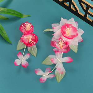 เครื่องประดับศีรษะสไตล์โบราณแบบดั้งเดิม 25 Spring Original Design แฮนด์เมดประณีต ตกแต่งด้วยด้ายพันลายดอกไม้สีชมพูไล่เฉด พร้อมกิ๊บติดผม - Product Image 1