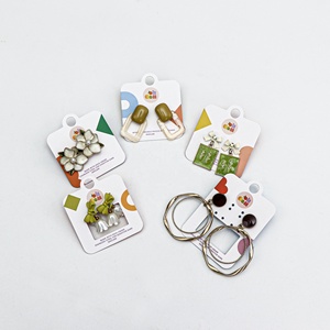 Présentoir de luxe personnalisé en papier pour bijoux, étiquettes de collier imprimées avec logo, cartes douces au toucher pour accessoires boucles d'oreilles et pinces à cheveux - Product Image 6