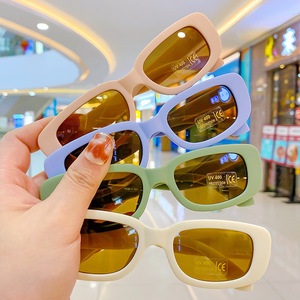 Gafas de <span class=keywords><strong>Sol</strong></span> Retro para Niños, Gafas de <span class=keywords><strong>Sol</strong></span> Pequeñas de Plástico Rectangulares de Moda para Niños y Niñas - Product Image 2