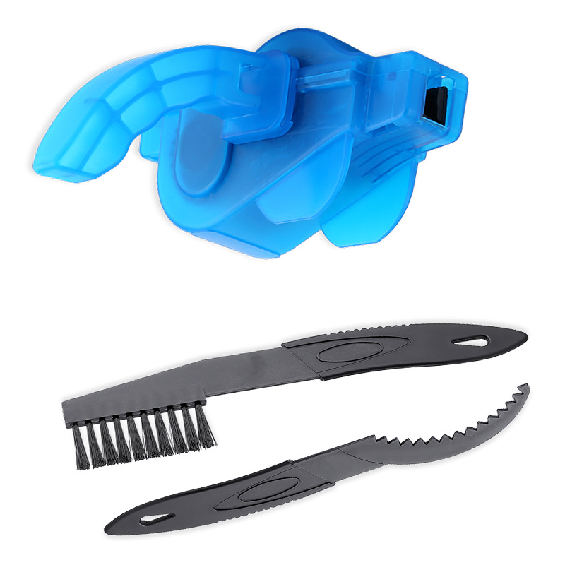 Conjunto azul de tres piezas.