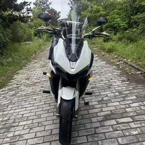 <span class=keywords><strong>Moto</strong></span> Sportive Tout-Terrain d'Occasion 600cc à Essence Homologuée pour la Route avec Moteur à l'État Neuf - Product Image 1