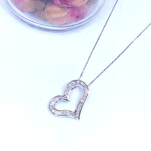 Collana con Ciondolo a Forma di T Geometrico per Donne, Gioiello Scintillante con Charm Incastonato, Accessorio di Moda per Uso Quotidiano, Idea Regalo - Product Image 3