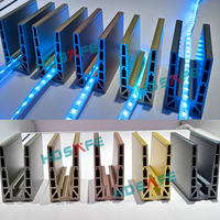 Rampe d'escalier extérieure moderne sur mesure en aluminium sans cadre avec profilé en U, balustrade en verre et éclairage LED pour centre commercial, villa, terrasse, balcon