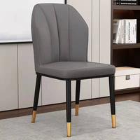 Chaise de salle à manger en métal de style nordique moderne avec revêtement en cuir pour restaurant et usage domestique
