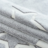 La couverture de flanelle d'ouatine d'étoiles brillantes de Polyester d'oem/ODM 100% brillent dans la couverture de jet sombre