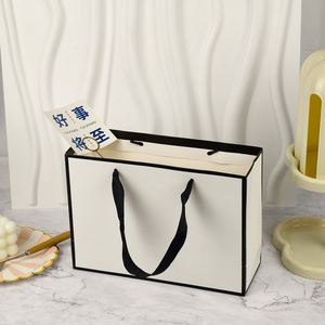 Sacs d'emballage pour montres et bijoux en papier blanc de luxe avec logo personnalisé USM, avec poignée en ruban, imprimés en UV en relief, recyclables - Product Image 3