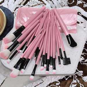 Set de 12 Brochas de Maquillaje de Marca Blanca: Brochas Planas, en Abanico y para Delineador de Ojos, Kit de Herramientas Cosméticas - Product Image 3