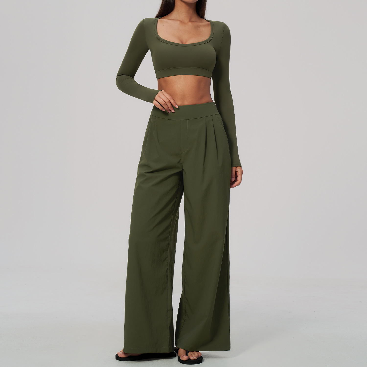 2-Piece Pockets Activewear Set: back view showing construction, seams and support