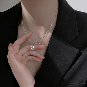 Collar con Colgante de Plata de Ley S925 con Diseño de Letra para la Buena Suerte, Uso Diario, Cadena de 405 cm de Largo - Product Image 4