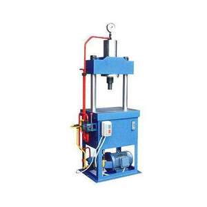 Machine hydraulique pour le moulage de feuilles de plastique renforcé de fibres - Product Image 3