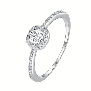 Anello geometrico da donna, design semplice, accessorio per l'uso quotidiano - Product Image 1