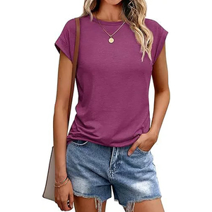 T-shirt da donna girocollo con stampa a caldo, casual, con pantaloncini abbinati, design elegante, realizzati artigianalmente. - Product Image 5