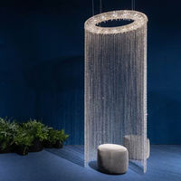 Lámparas de Araña de Lujo con Diseño Circular, Grandes y Largas, con Gotas de Lluvia Plateadas, Cristales Brillantes, Borlas LED y Altura Ajustable para Decoración de Bodas