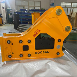 Brise-roche hydraulique latéral Soosan SB81A – Corps principal du produit – Approvisionnement direct usine – Garantie d'un an – Caractéristiques standard incluses - Product Image 1