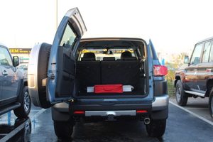 Sleek and Reliable <strong>Used</strong> TOYOTA <strong>FJ</strong> <strong>CRUISER</strong> 4.0L SUV 4WD 5 DOORS 2023