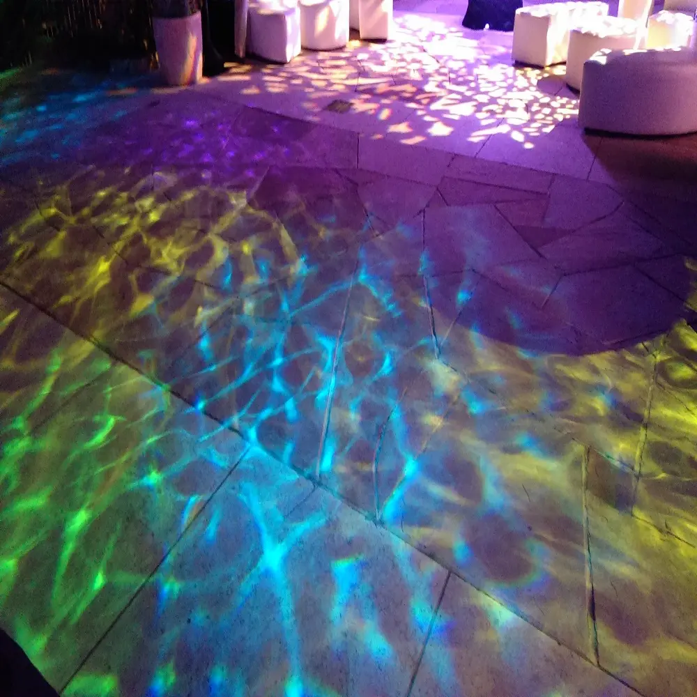 Proyektor efek gelombang air cahaya lembut LED dinamis berubah warna pesta keluarga