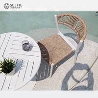 Chaise de bistrot moderne en rotin avec structure en aluminium, empilable, imperméable, écologique, durable, pour extérieur, patio, salle à manger, chambre, cour