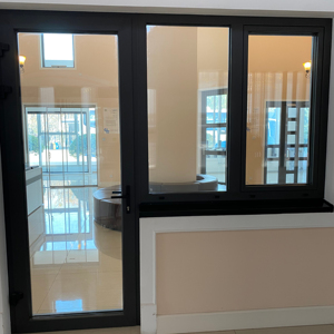 Combinaison <span class=keywords><strong>porte</strong></span>-fenêtre en aluminium à rupture <span class=keywords><strong>de</strong></span> pont thermique série 95, <span class=keywords><strong>porte</strong></span> à battants robuste avec <span class=keywords><strong>seuil</strong></span> en aluminium intégré pour balcon - Product Image 3