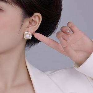 Light Luxury High-End Women's <b>Stud</b> <b>Earrings</b> Trendy Fashionable S925 <b>Silver</b> Needle Gold Plated Inlaid Zircon Geometric Pattern - Product Image 4