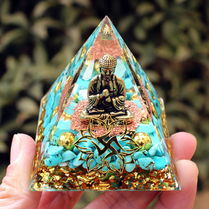 Pyramide Bouddha en résine époxy cristalline avec pierres turquoise – Décoration Feng Shui pour salon et bureau - Product Image 4