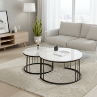 Table basse en pierre frittée marbrée, table gigogne ronde ambre, structure en métal doré, mobilier de salon