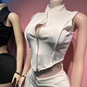 Nuovo Set di <span class=keywords><strong>Abbigliamento</strong></span> Femminile alla Moda, Top Aderente Tinta Unita e Pantaloncini <span class=keywords><strong>Sexy</strong></span> - Product Image 4