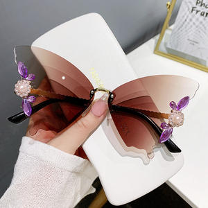 Gafas de Sol de Lujo para Mujer, Diseño de Mariposa con Degradado de Color, Montura de Diamantes sin Aro, Estilo 2025, Gafas de Sol Grandes con Perlas para Fiesta - Product Image 1