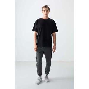 T-shirt pour homme Air Jones noir, 100% coton, épais, doux, texturé, coupe ample, modèle 88353, pour un usage décontracté - Product Image 2