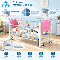 Lit médical pédiatrique à 2 fonctions avec réglage par manivelle et plateau à motifs animaux pour enfants en milieu hospitalier, clinique ou unité de thérapie