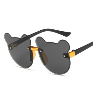 Occhiali da <span class=keywords><strong>Sole</strong></span> per Bambini Unisex UV400 con Lenti in PC Leggere Rettangolari, Design Senza Montatura, Alla Moda con Orecchie di Orso Carine - Product Image 5