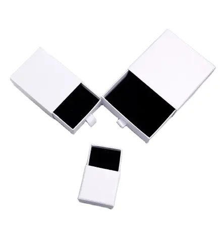 Anello di alta qualità piccole scatole scatola di imballaggio per gioielli logo personalizzato 2022 scatola di carta sicura per gioielli con nastro