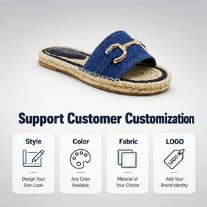 Sandales plates en denim pour femmes avec logo personnalisé OEM, détail mors de cheval doré, plateforme tressée en jute, sandales d'été pour la plage - Product Image 6