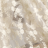 Maille fil de coton brodé dentelle tissu Beige fleur de prunier broderie maille pour tissu de robe à la mode