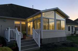 ห้องอลูมิเนียมไม้กันแดดแบบพกพาพร้อมกระจกนิรภัยสำหรับโรงแรมและวิลล่าปรับแต่งได้ทันสมัยปรับแต่งได้กันน้ำได้ทุกฤดู - Product Image 3