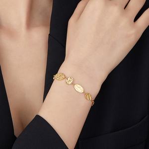 Modernos Conjuntos de Joyería de Acero Inoxidable Hipoalergénico con Baño de Oro PVD de 14k y 18k, Antideslustre, para Mujer (Pendientes y Pulsera) - Product Image 3