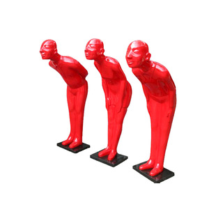 Escultura de Bienvenida de Fibra de Vidrio con Diseño de Lazo Rojo, Figura Artística de Dibujos Animados para Decoración de Entrada de Hotel o Restaurante - Product Image 3