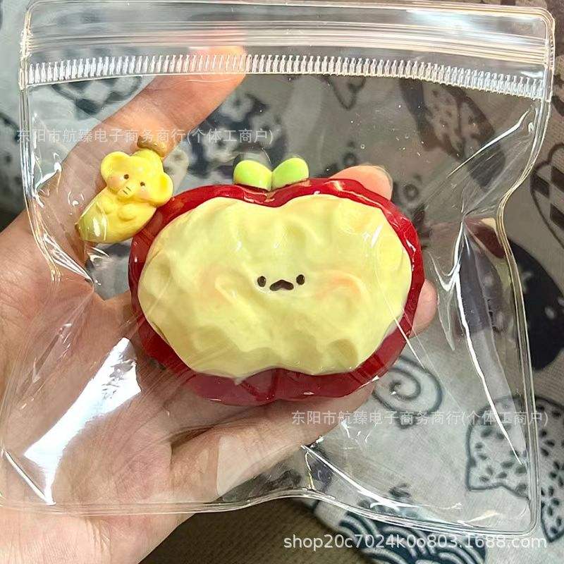 pellizco de manzana roja