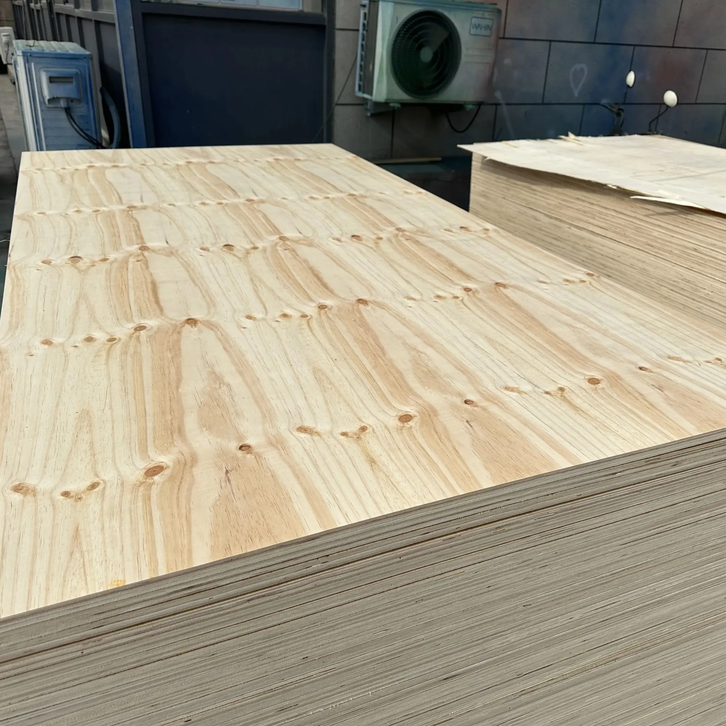 Madeira compensada CDX de pinho 18mm madeira triplay madeira 18mm para painéis de piso de telhados de construção
